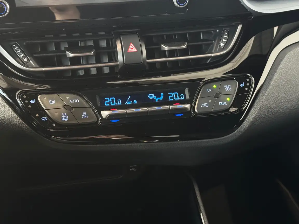TOYOTA C-HR