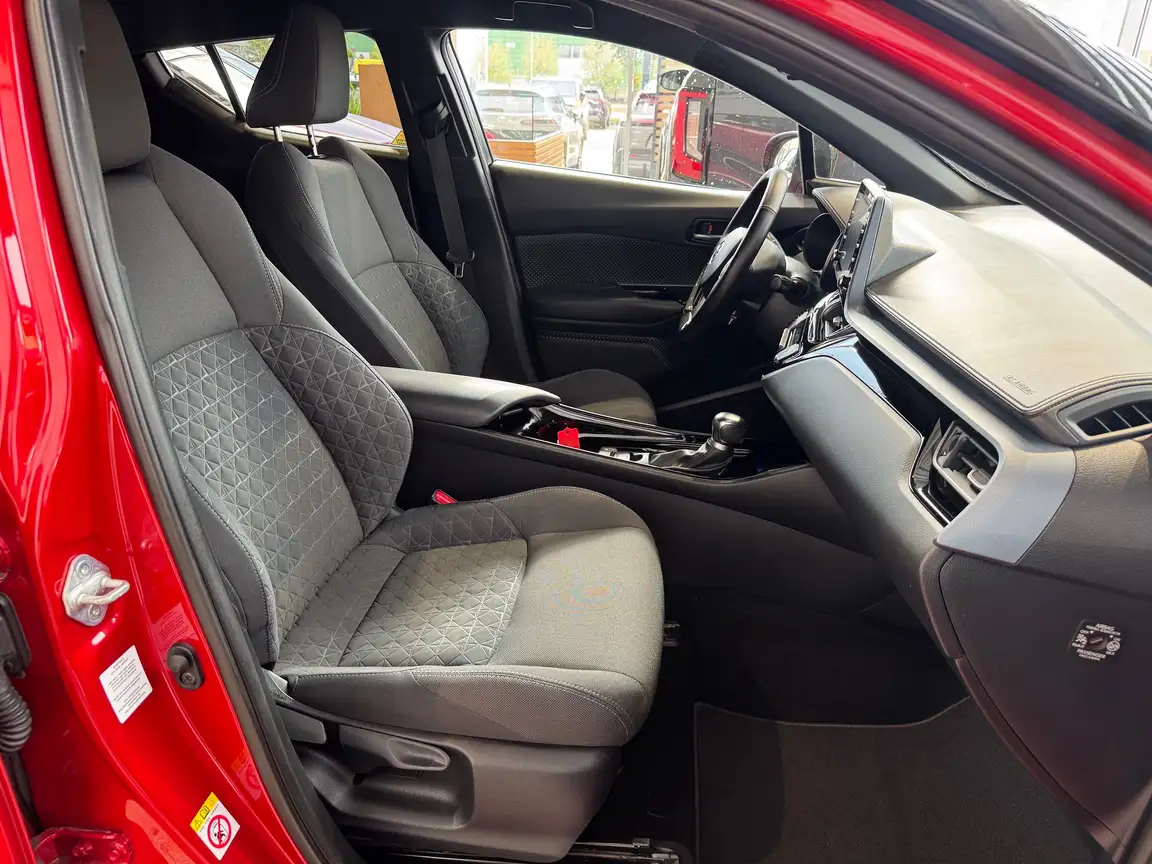 TOYOTA C-HR