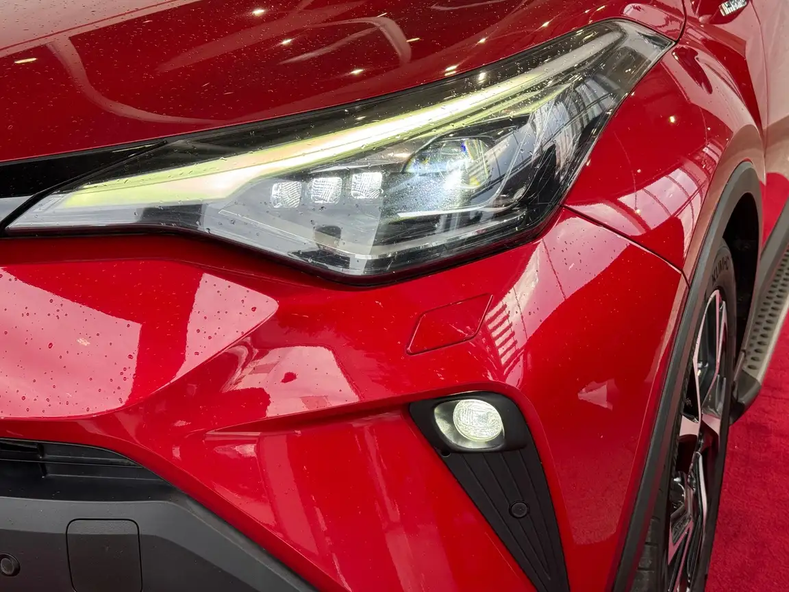 TOYOTA C-HR