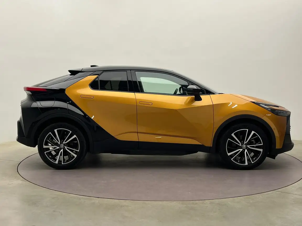 TOYOTA C-HR