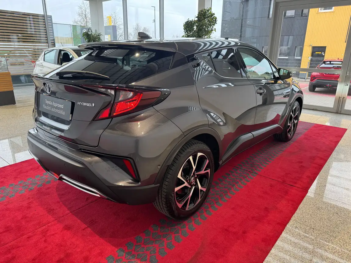 TOYOTA C-HR