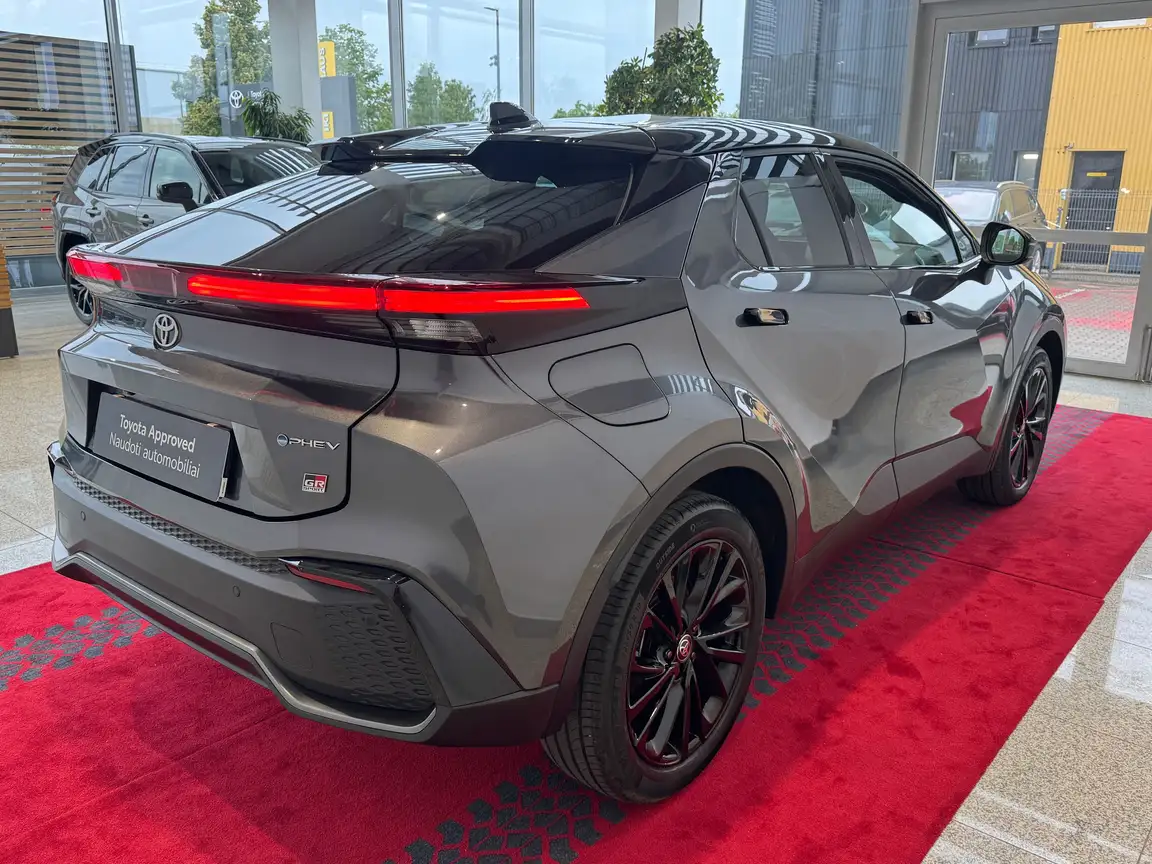 TOYOTA C-HR