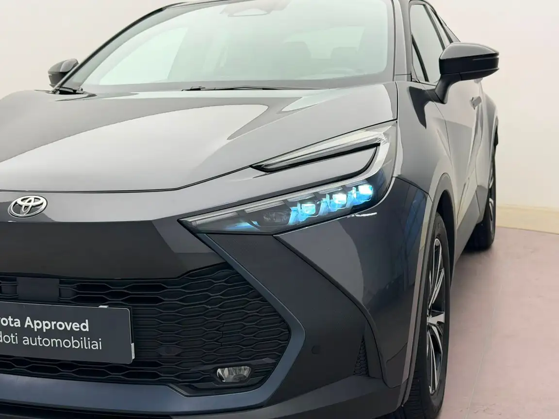 TOYOTA C-HR