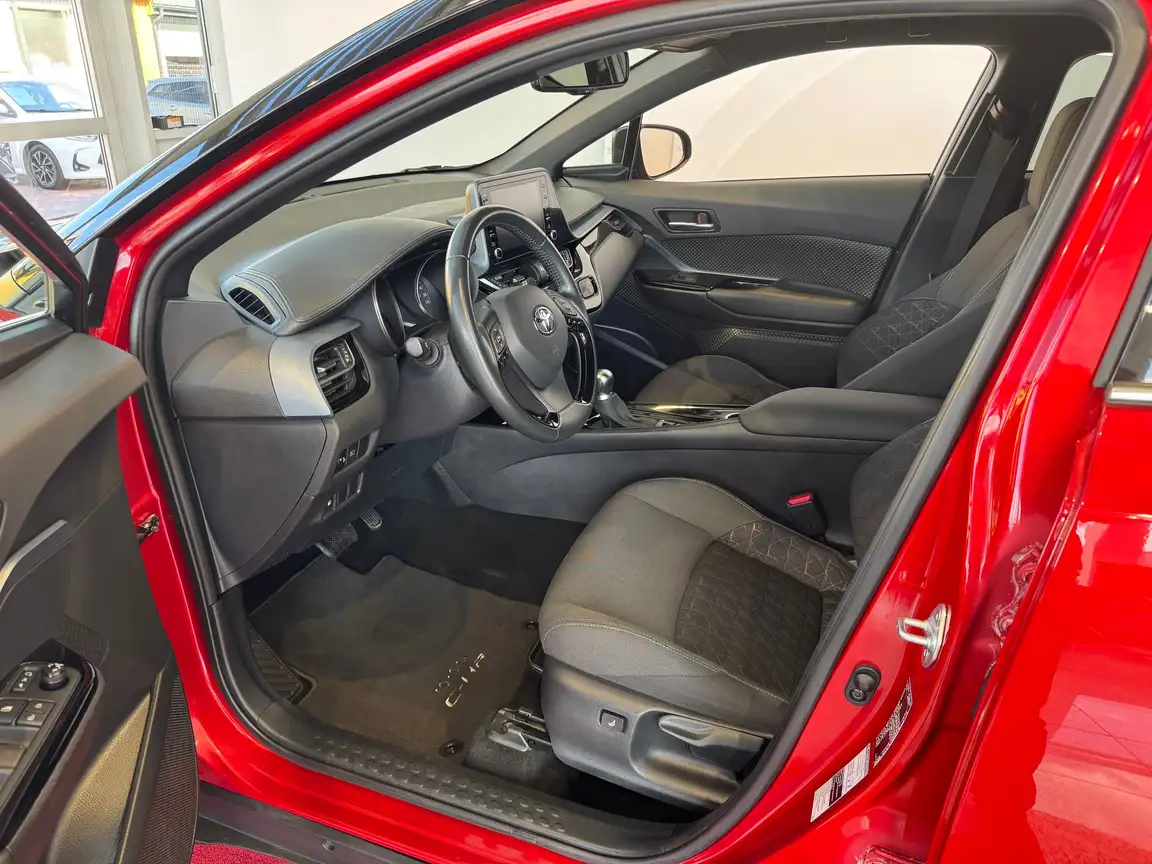 TOYOTA C-HR