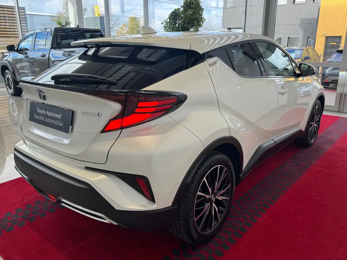 TOYOTA C-HR