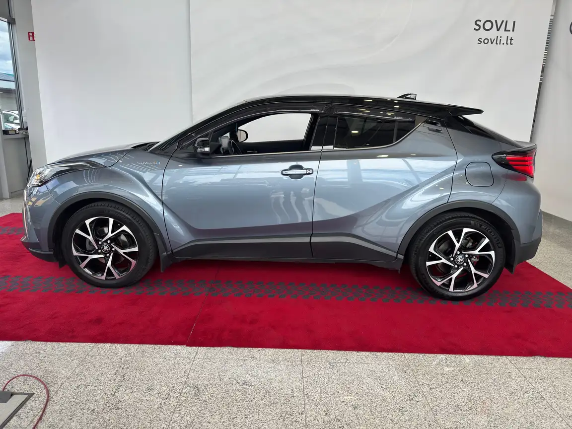 TOYOTA C-HR