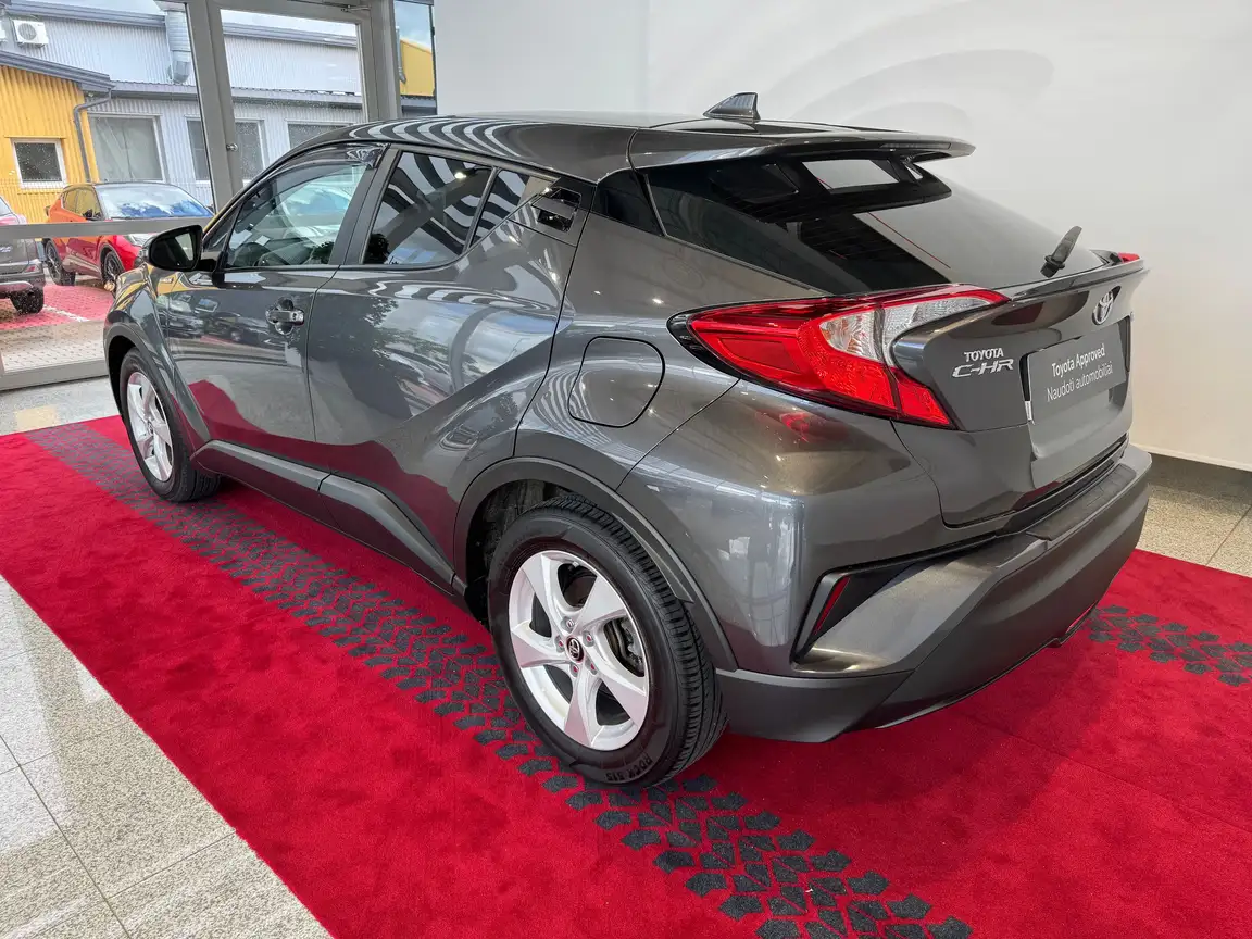 TOYOTA C-HR