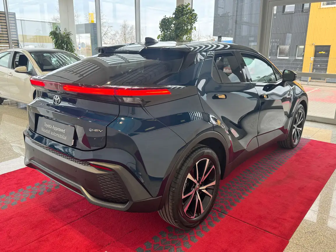 TOYOTA C-HR
