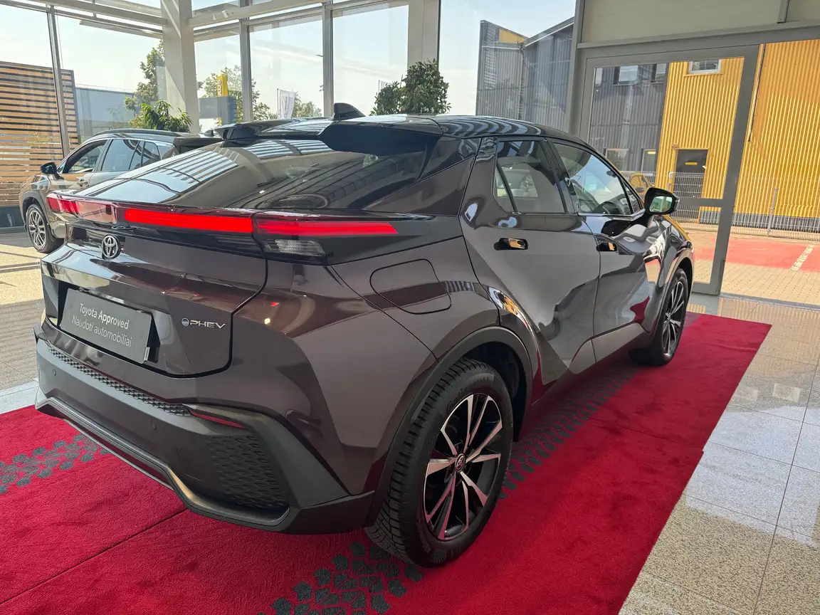 TOYOTA C-HR