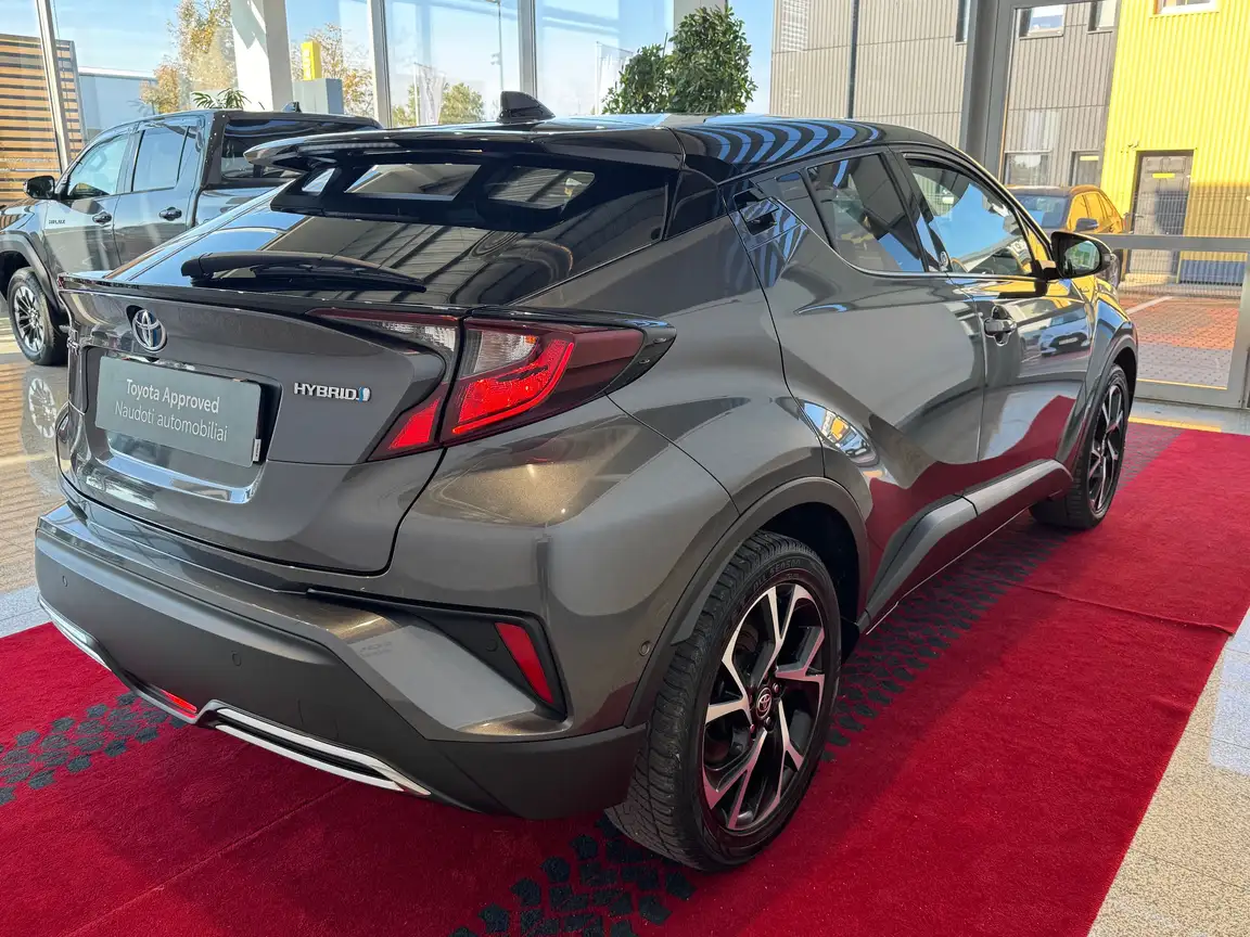 TOYOTA C-HR