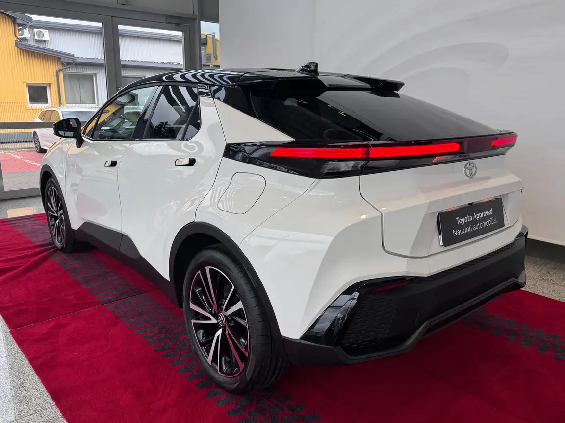 TOYOTA C-HR