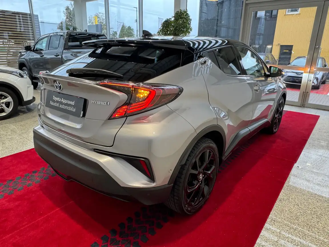 TOYOTA C-HR