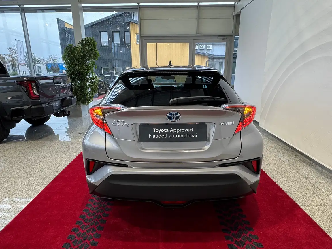 TOYOTA C-HR