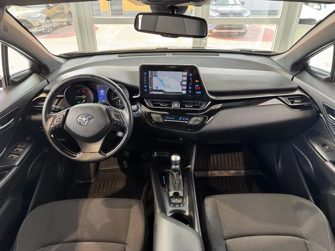 TOYOTA C-HR