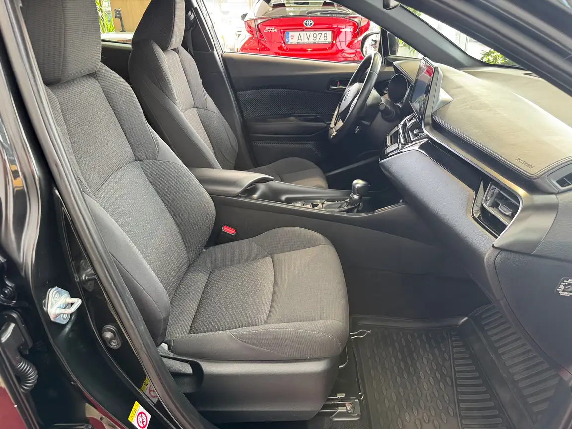 TOYOTA C-HR
