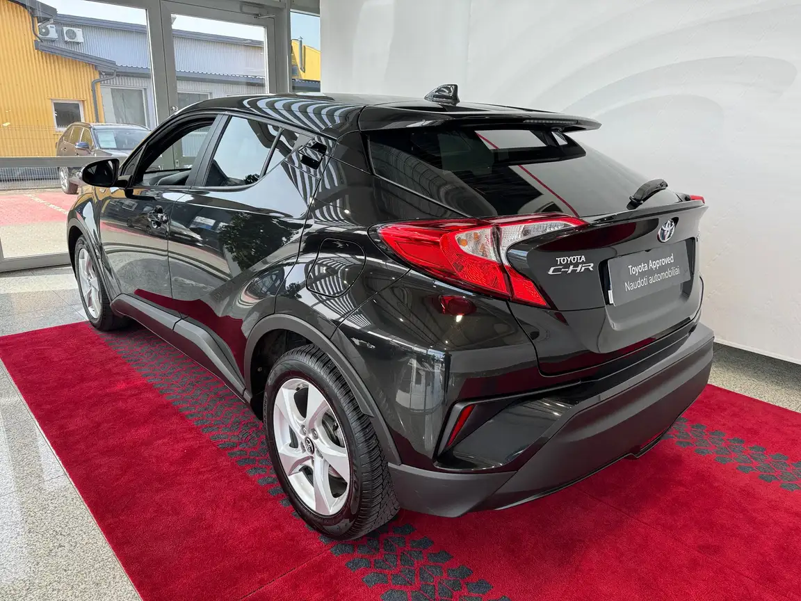 TOYOTA C-HR