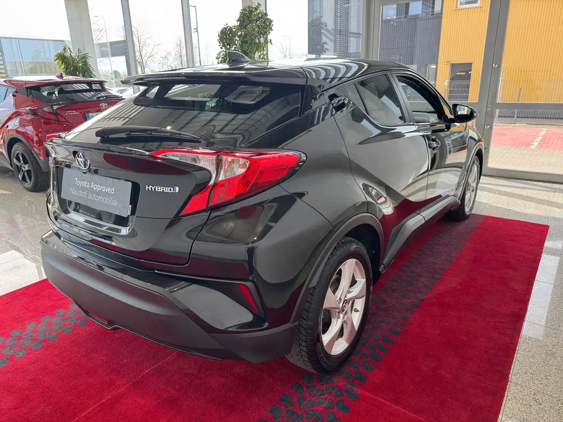 TOYOTA C-HR