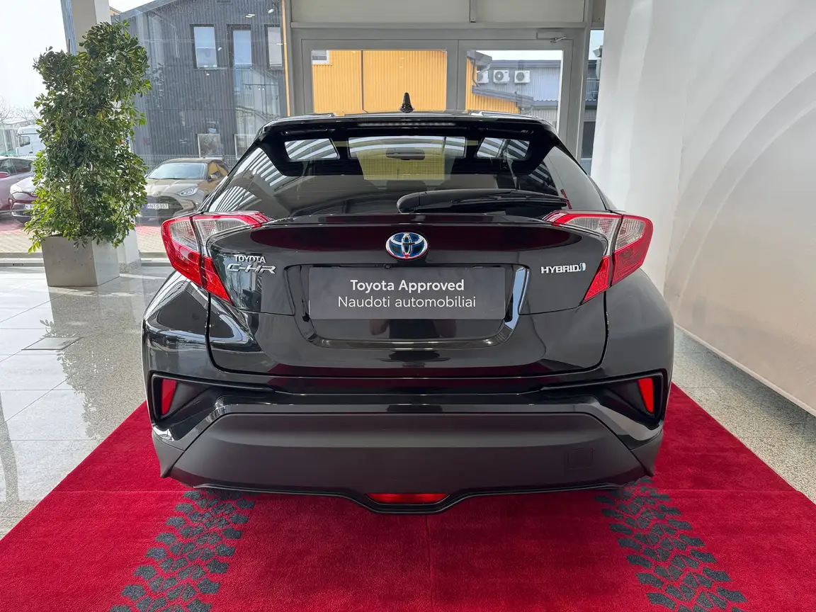 TOYOTA C-HR