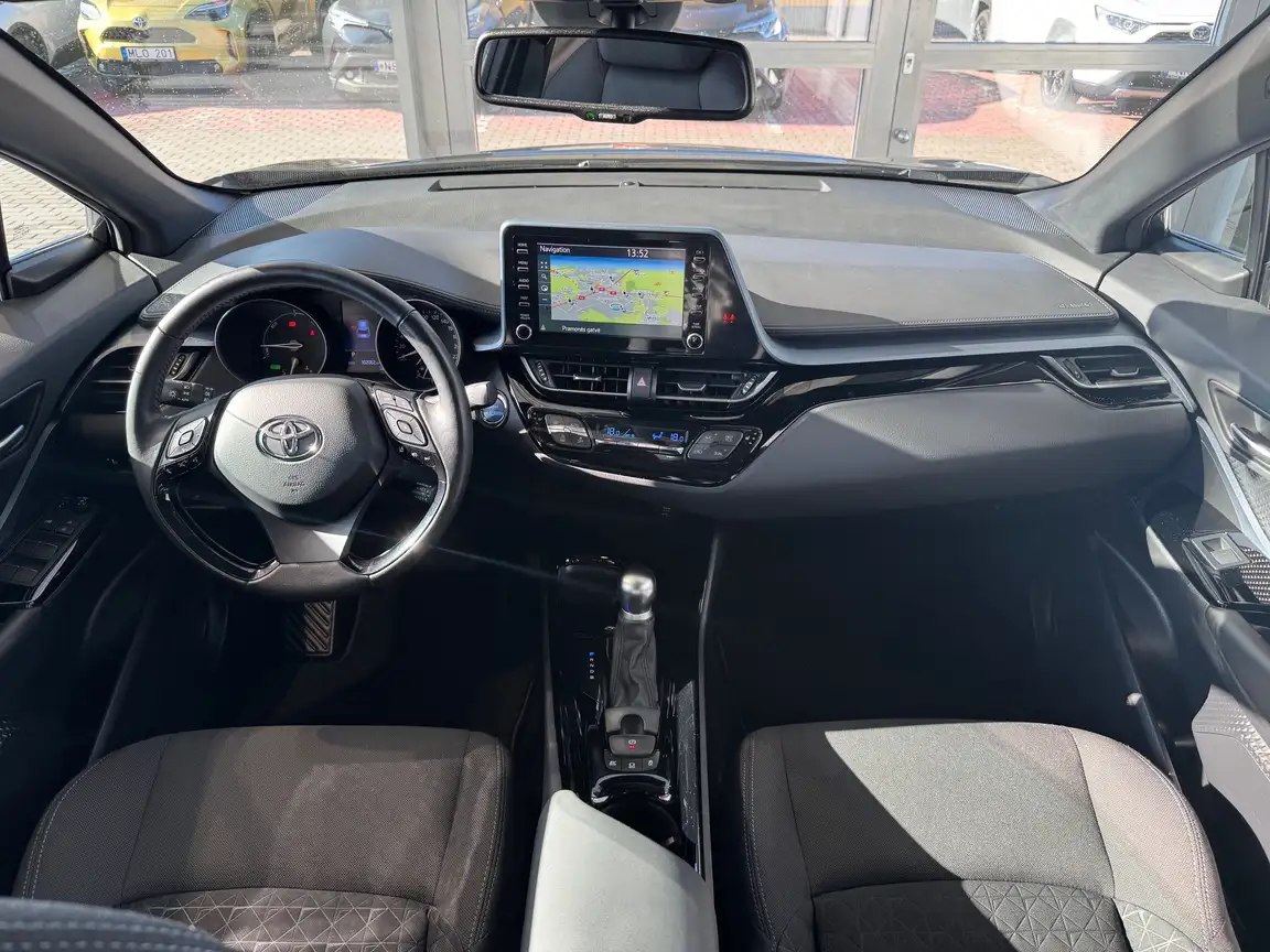 TOYOTA C-HR