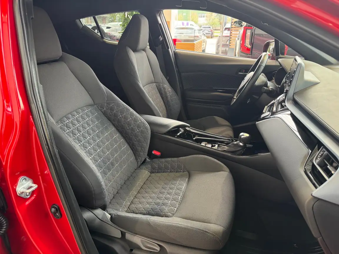 TOYOTA C-HR