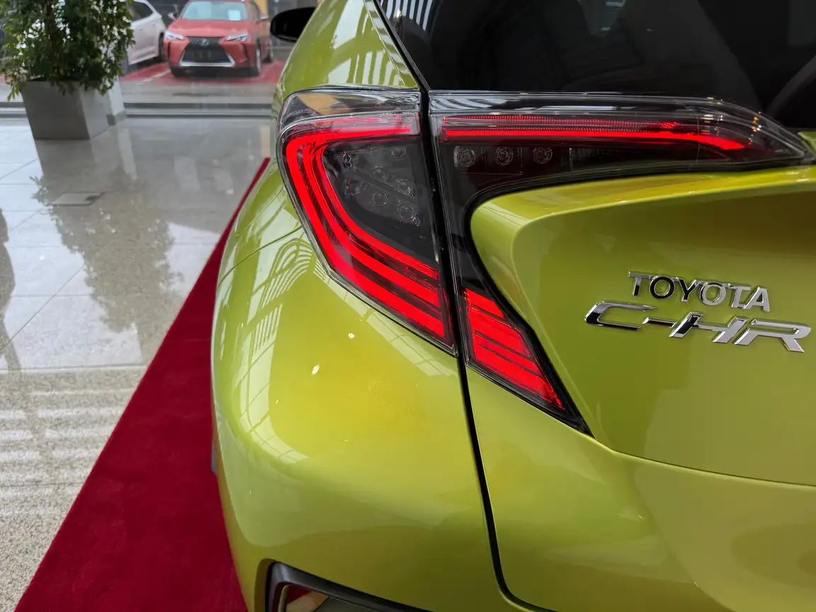 TOYOTA C-HR