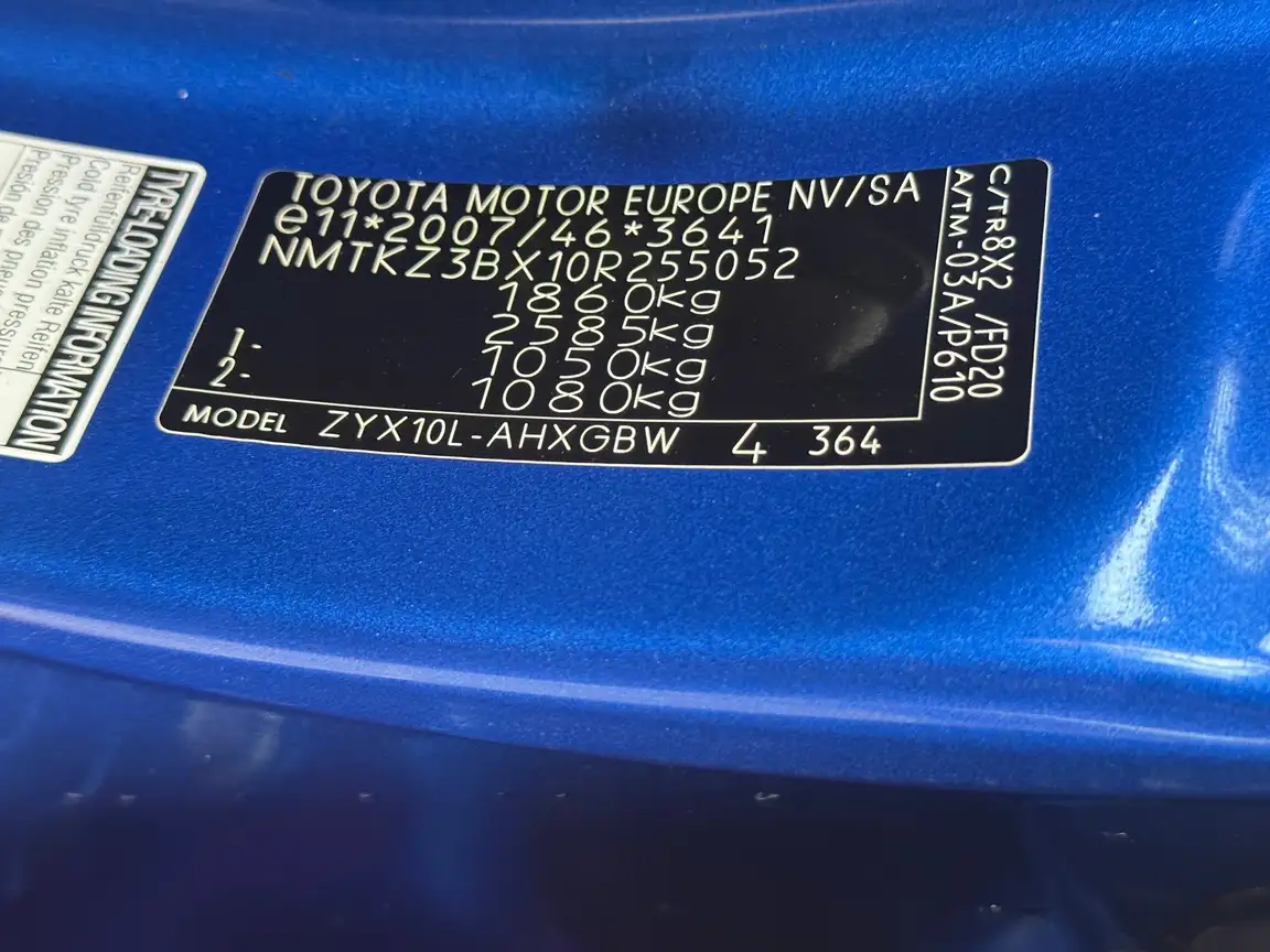 TOYOTA C-HR