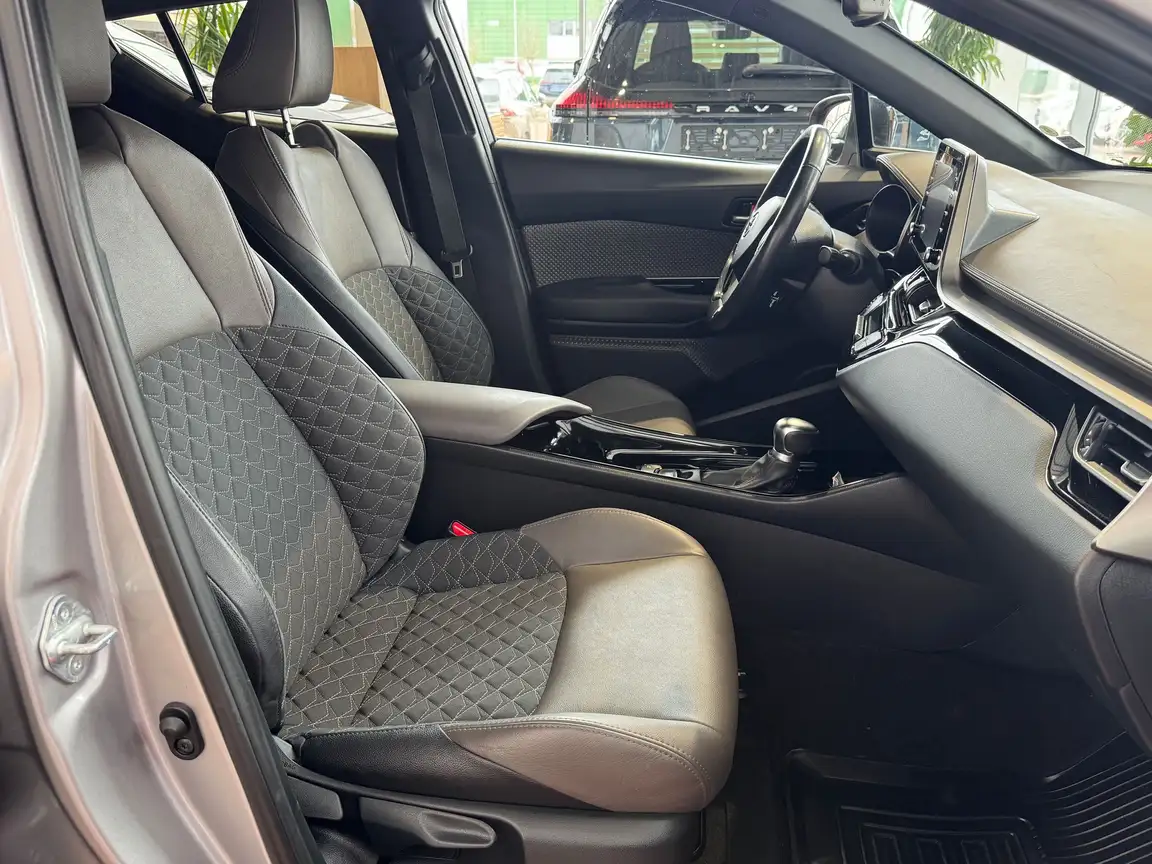 TOYOTA C-HR