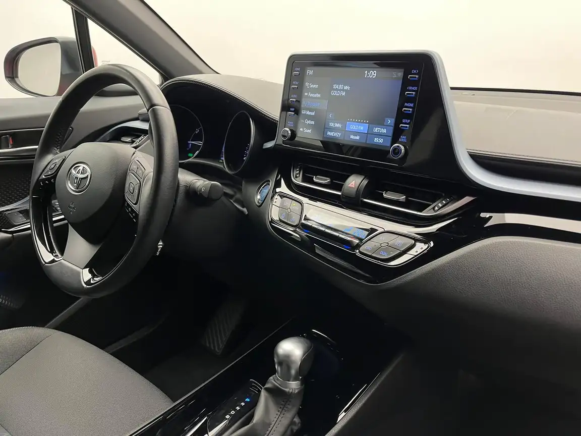 TOYOTA C-HR