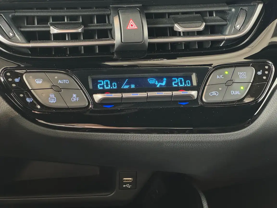 TOYOTA C-HR