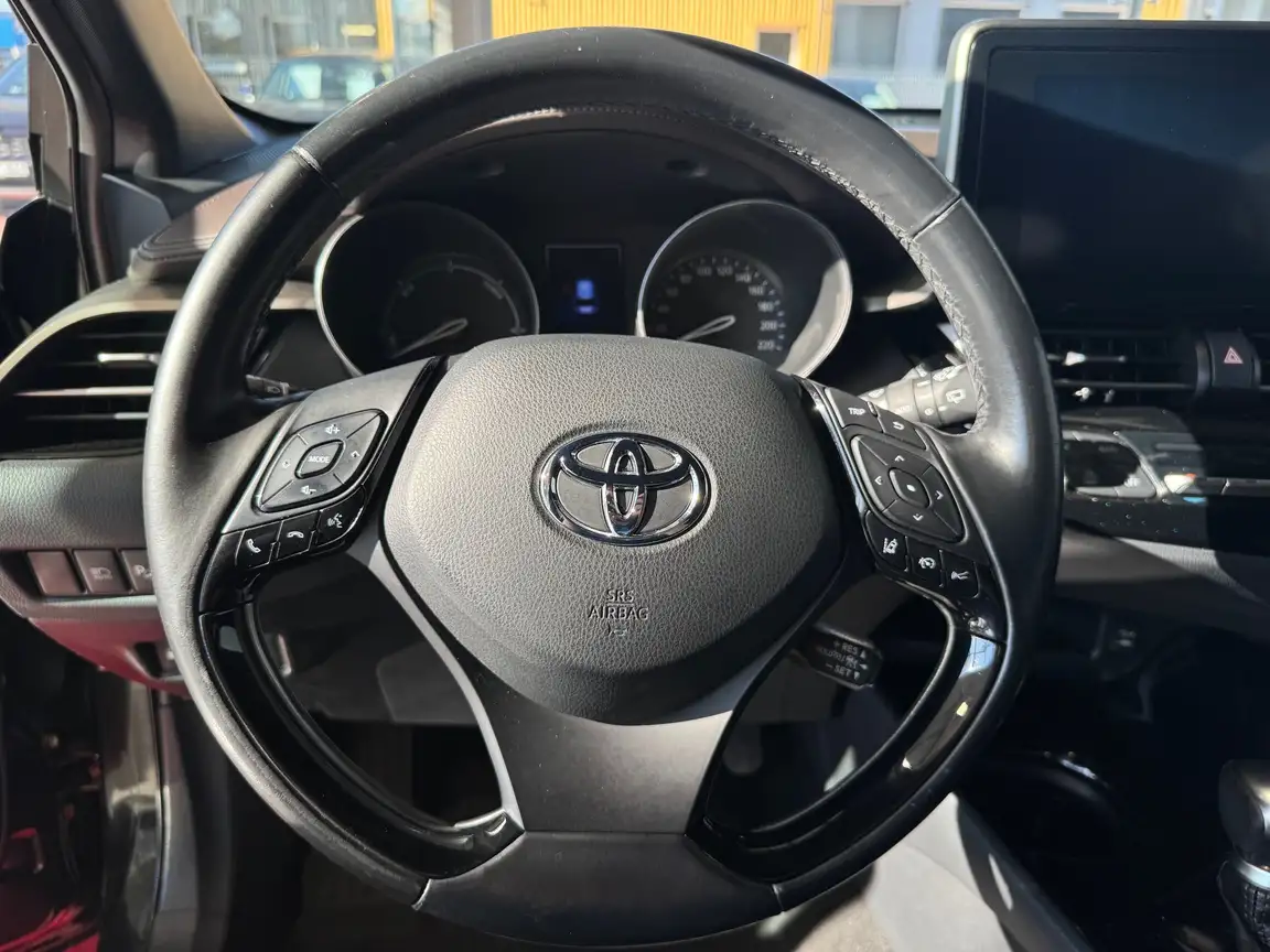 TOYOTA C-HR