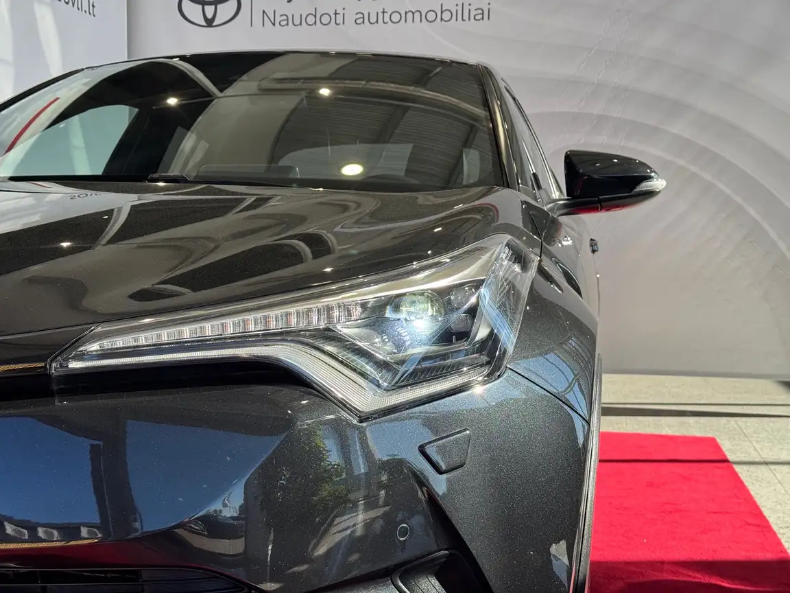 TOYOTA C-HR
