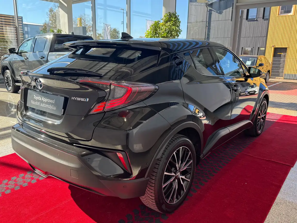 TOYOTA C-HR