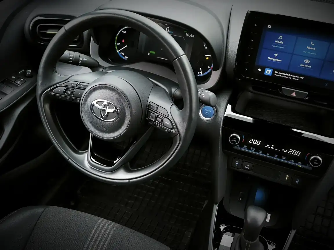TOYOTA YARIS CROSS