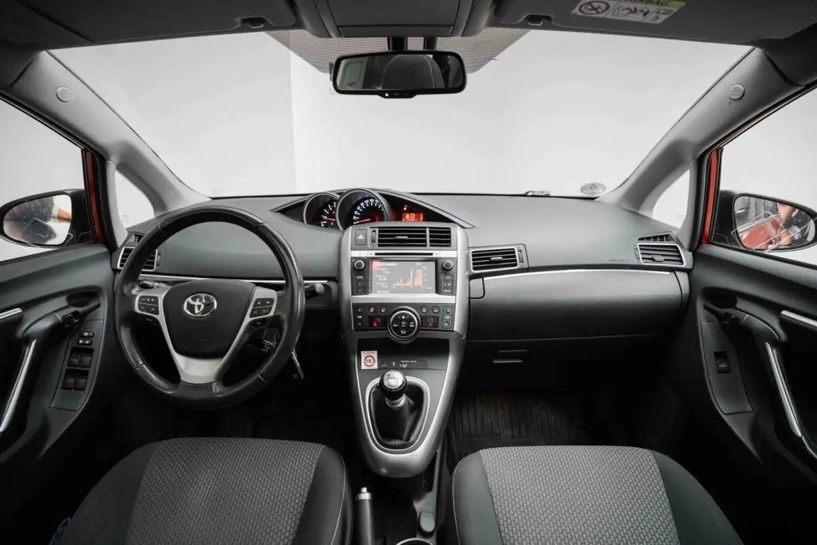 TOYOTA VERSO