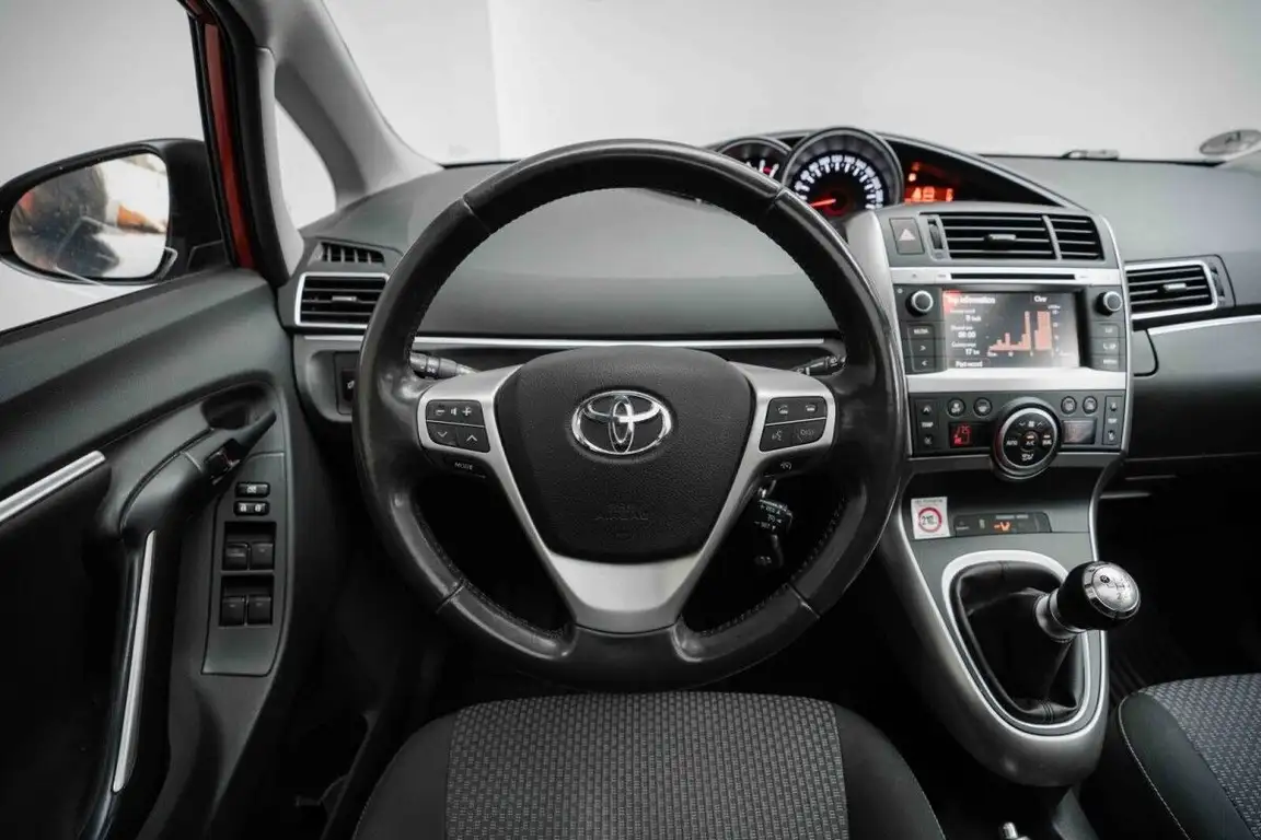 TOYOTA VERSO