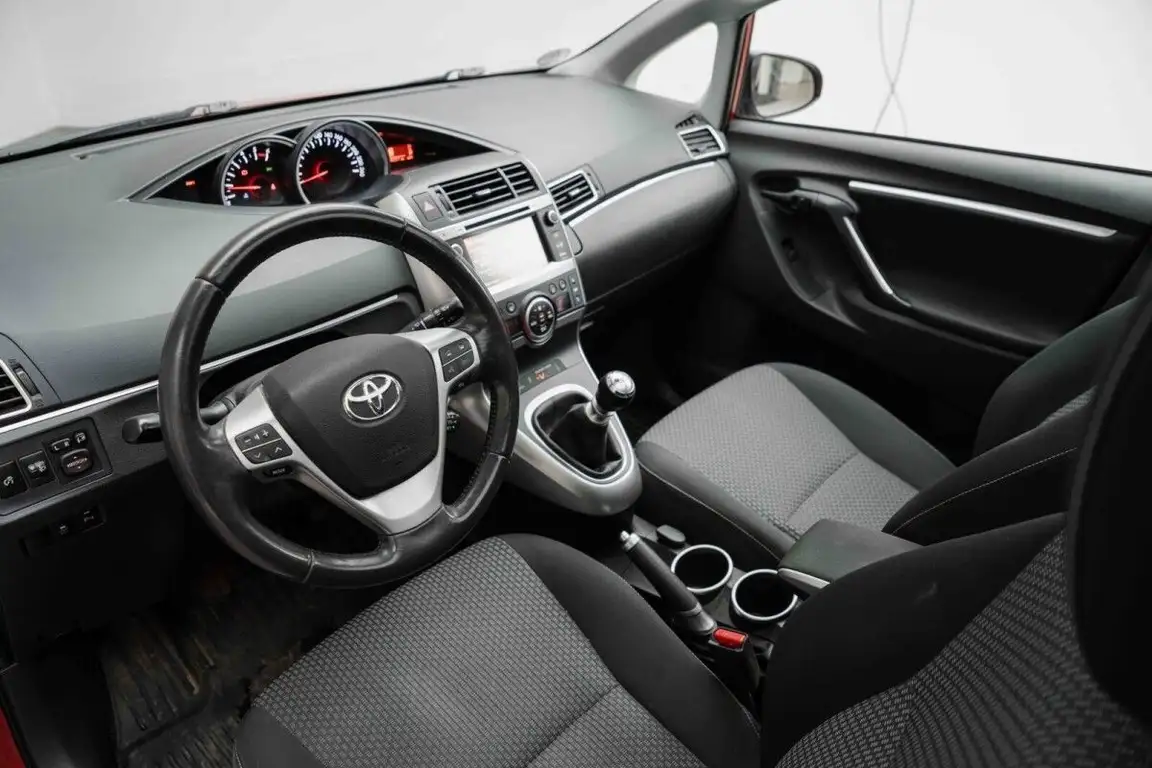 TOYOTA VERSO