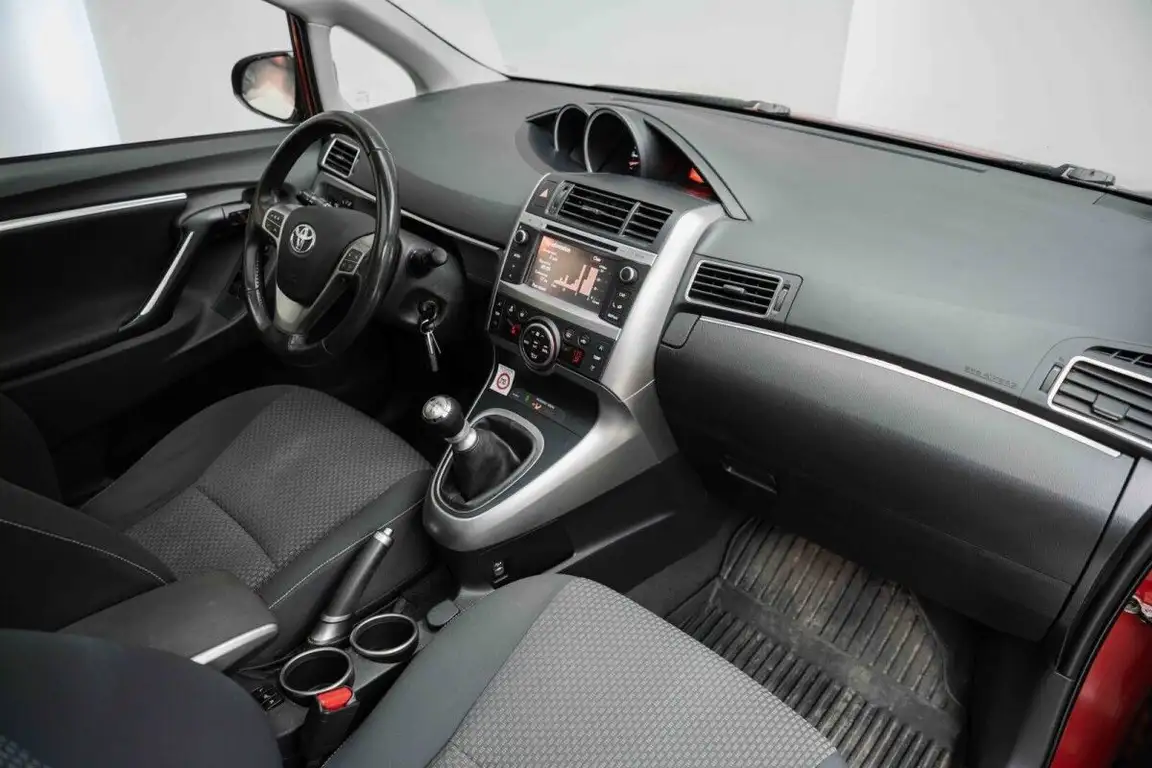 TOYOTA VERSO