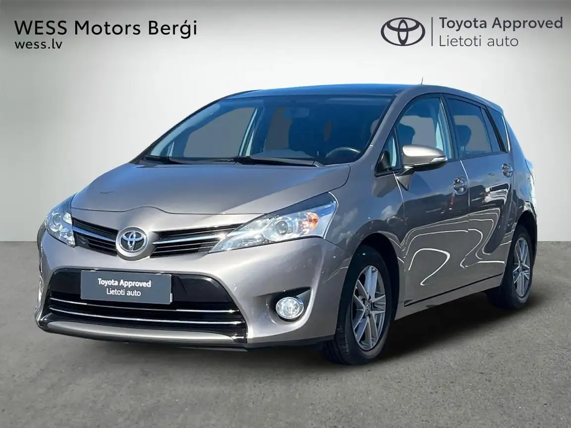 TOYOTA VERSO