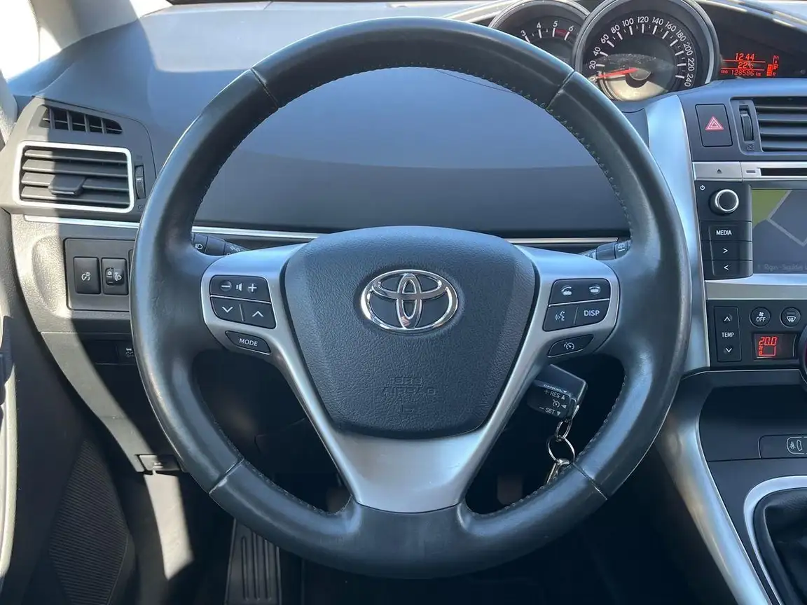 TOYOTA VERSO
