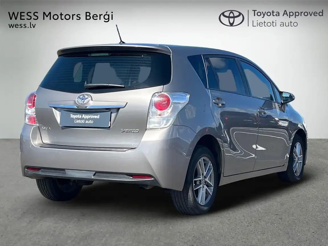 TOYOTA VERSO