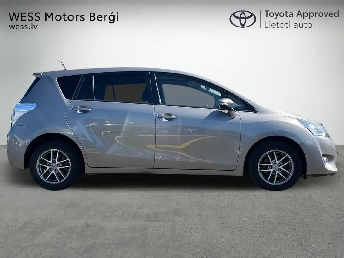 TOYOTA VERSO