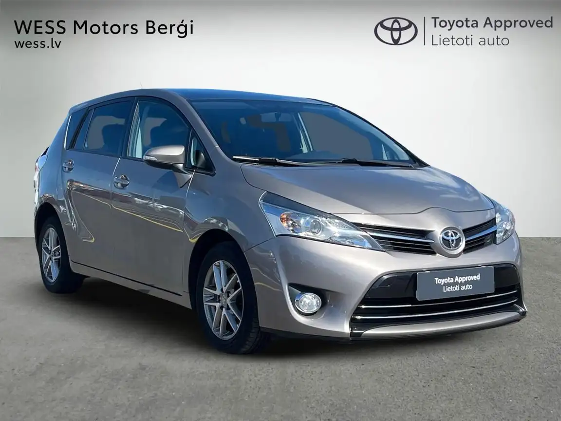 TOYOTA VERSO
