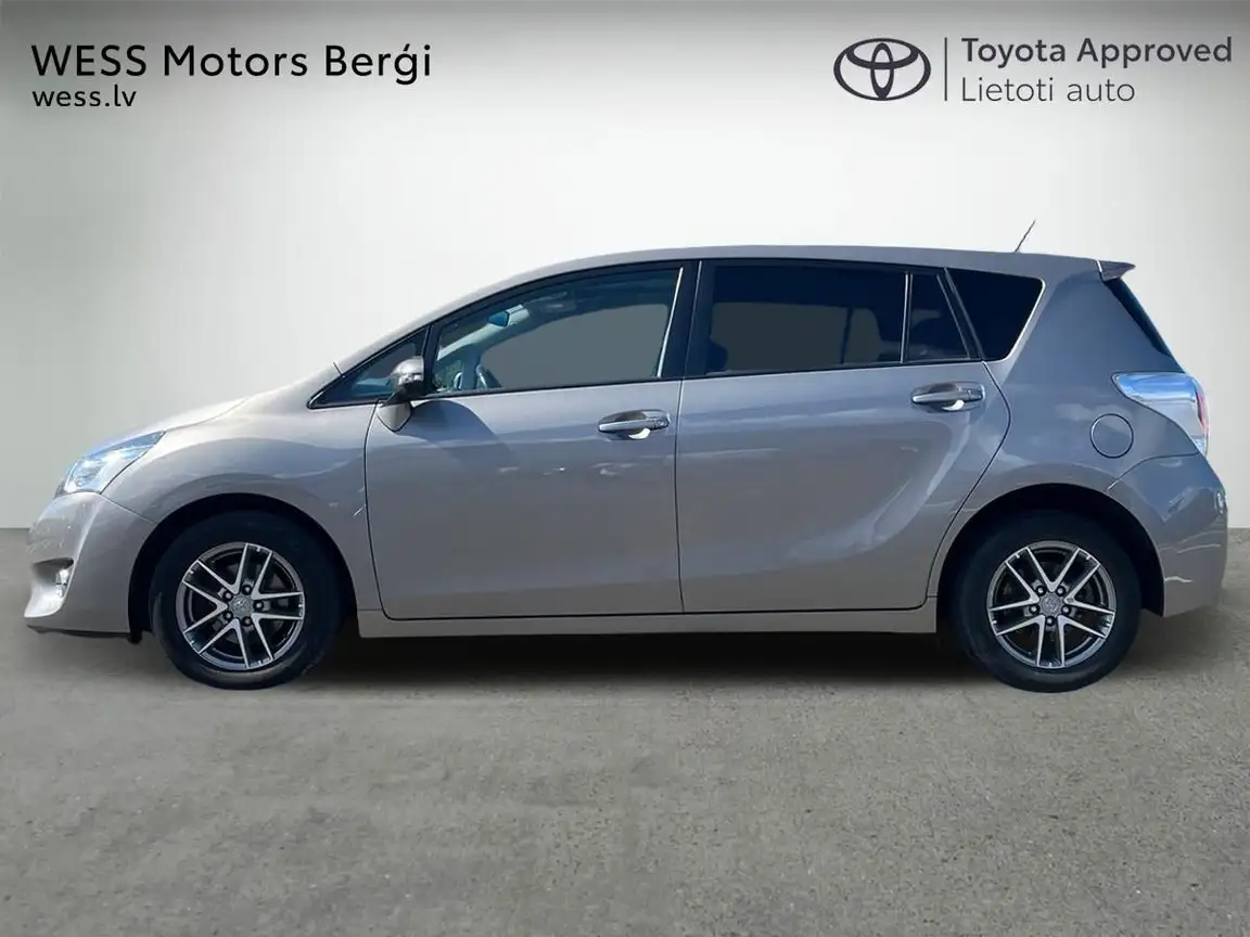 TOYOTA VERSO