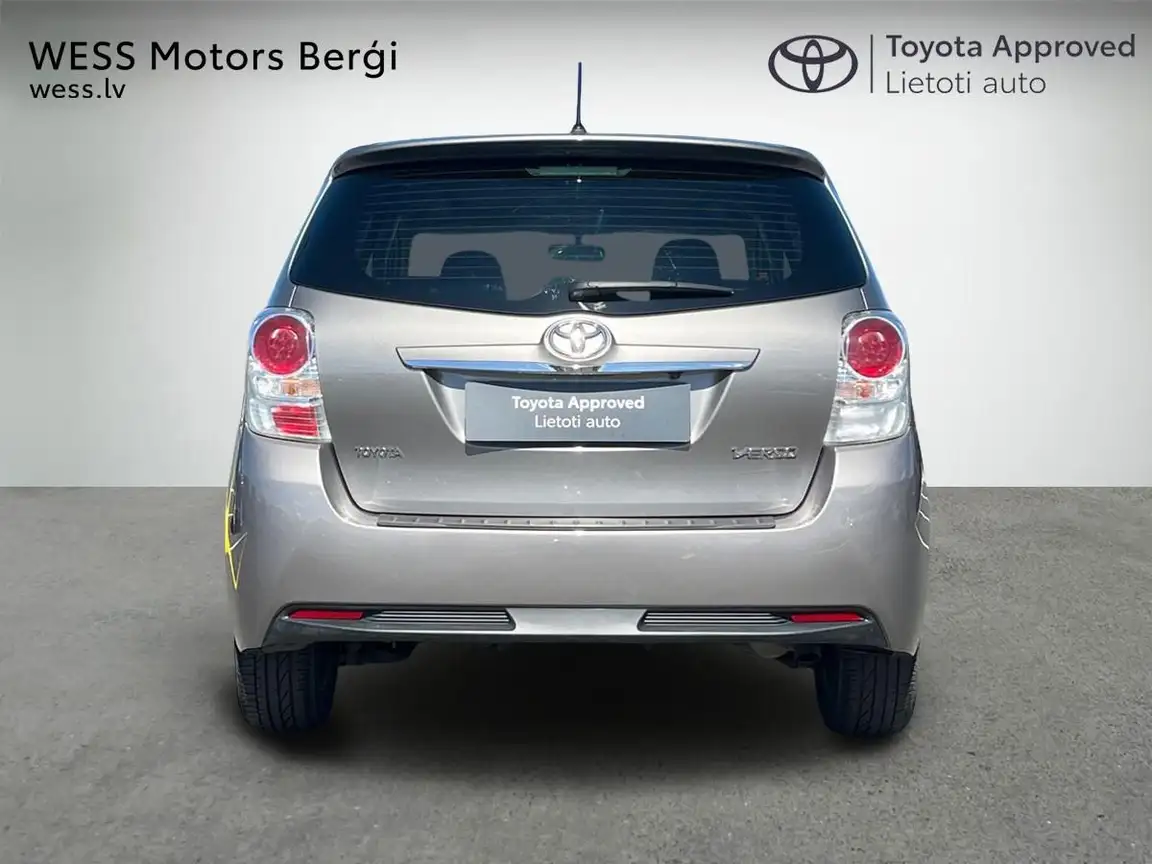 TOYOTA VERSO