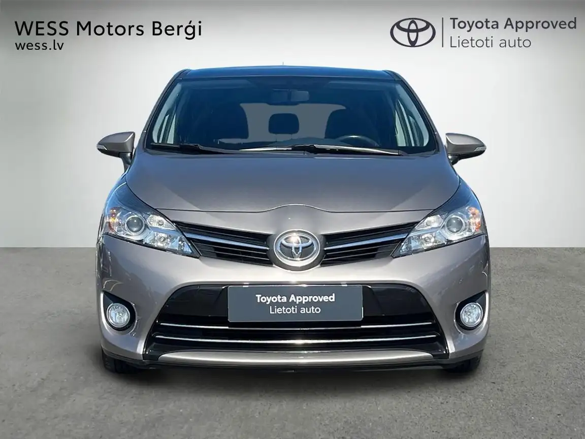 TOYOTA VERSO