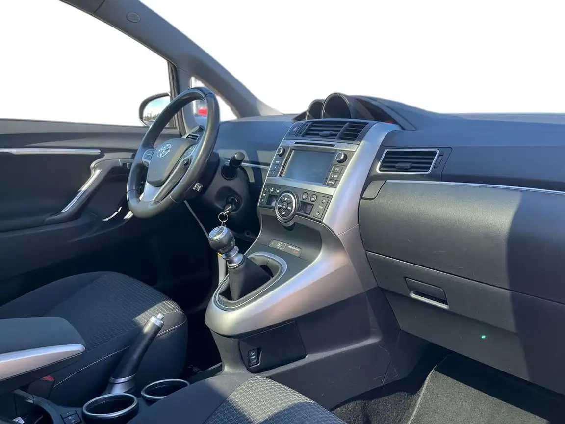TOYOTA VERSO