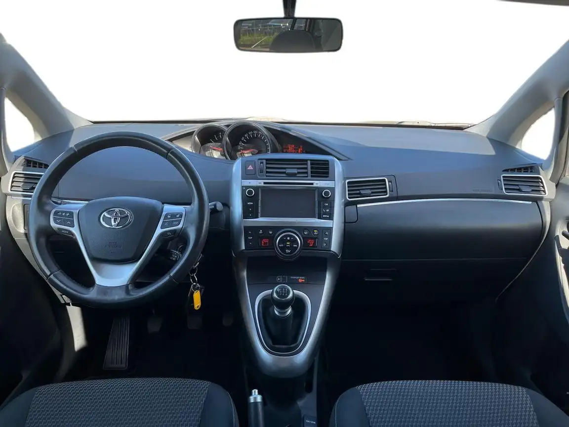 TOYOTA VERSO