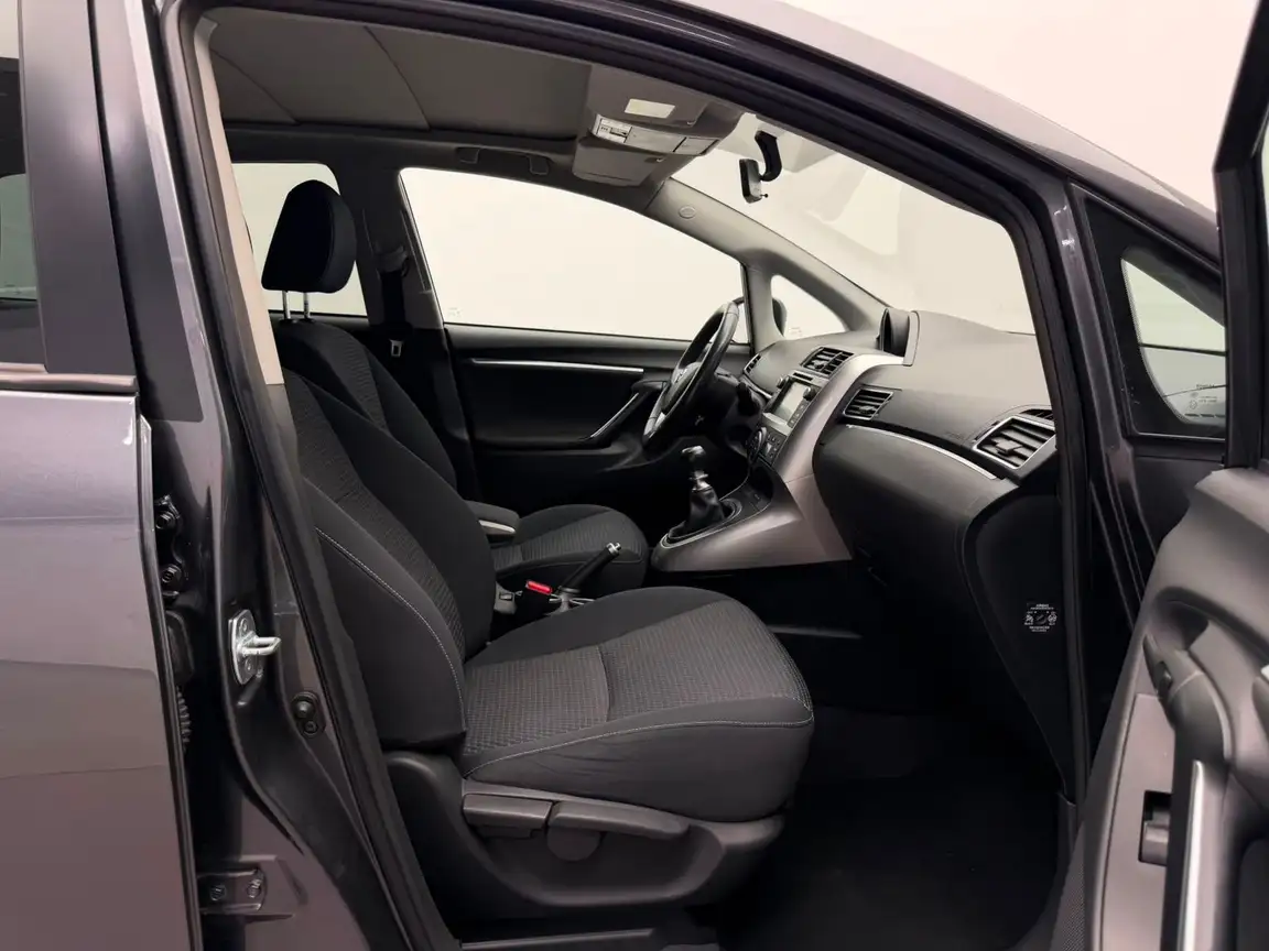 TOYOTA VERSO