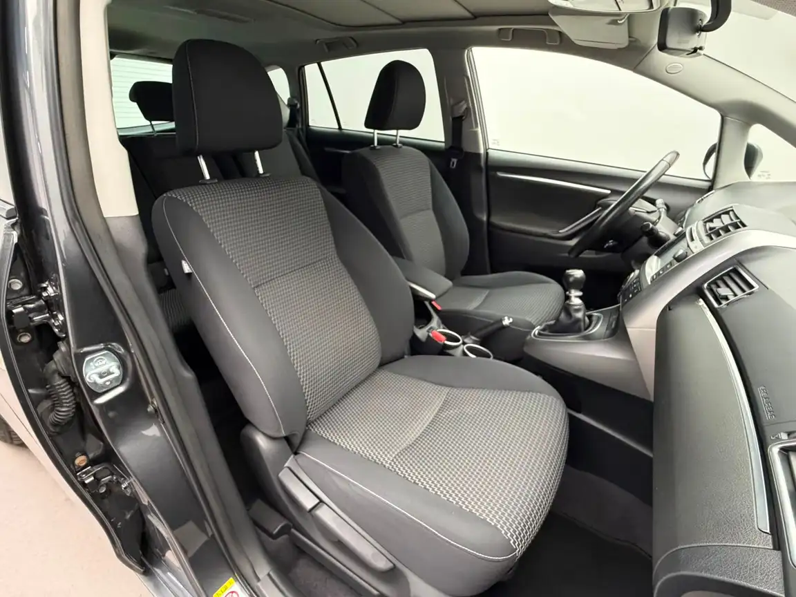 TOYOTA VERSO