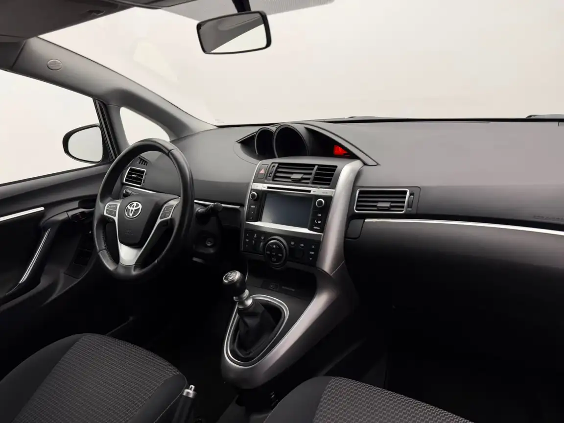 TOYOTA VERSO